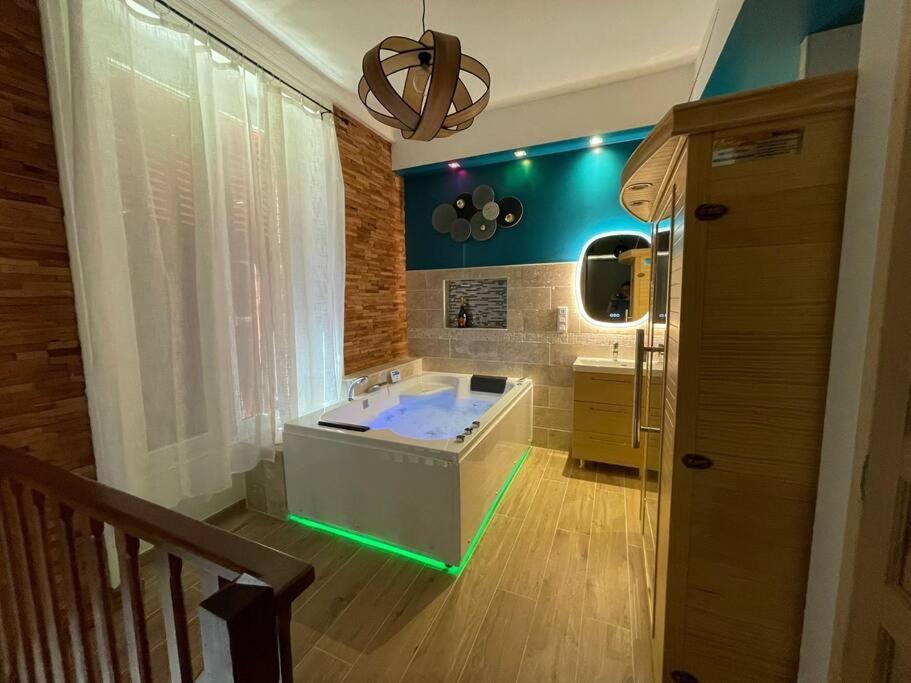 D'amour Et Detente Jacuzzi, Sauna Et Massage
