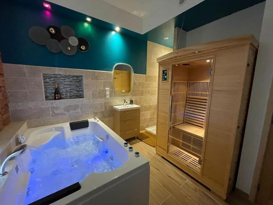D'amour Et Detente Jacuzzi, Sauna Et Massage *